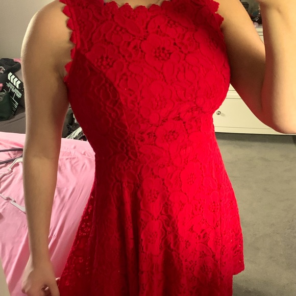 RED DRESS - Picture 5 of 5